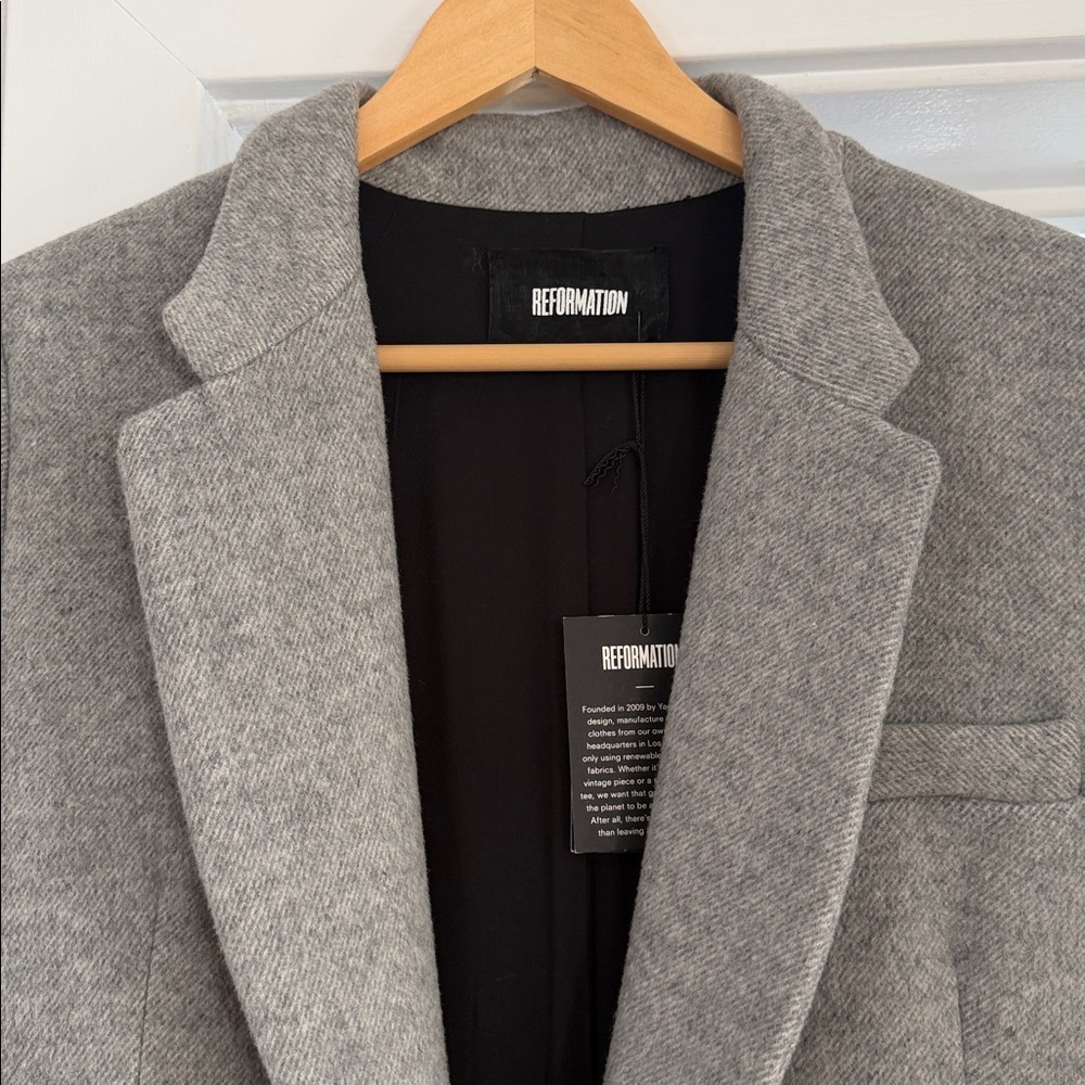 Reformation Bonwick Coat - Picture 3 of 10